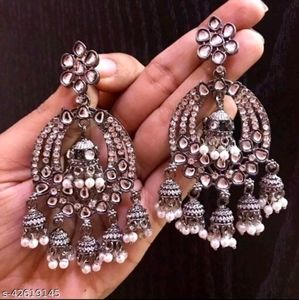 Stylish design earrings